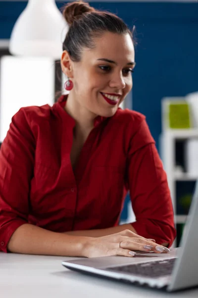 View of businesswoman typing on laptop and using touchped — Stock Photo, Image