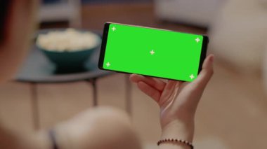 Yeşil ekranlı yatay akıllı telefonu kapat