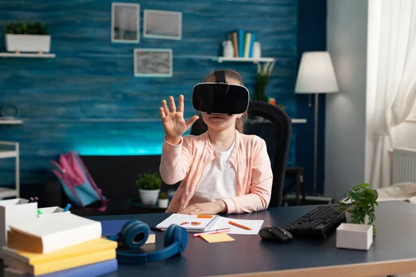 Young child learning lesson course with vr glasses — Stock Photo, Image