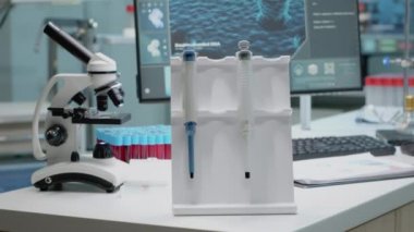 Araştırma laboratuarında kimya pipeti kapat