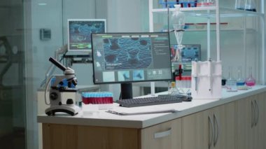 Biyokimya ekipmanlı boş laboratuvar alanı