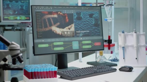 Close-up de computador com animação biotecnológica de dna — Vídeo de Stock