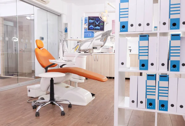 Estomatologia vazia sala de escritório ortodôntico com ninguém nele — Fotografia de Stock