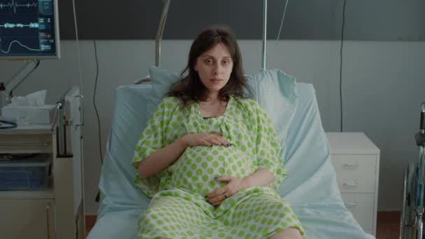 Portrait of pregnant woman laying in hospital ward bed — Stock Video