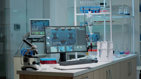 Tomt laboratorium med biokemisk utrustning — Stockfoto