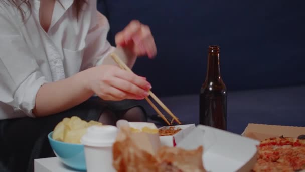 Young woman taking box of chinese food from table — Stock Video