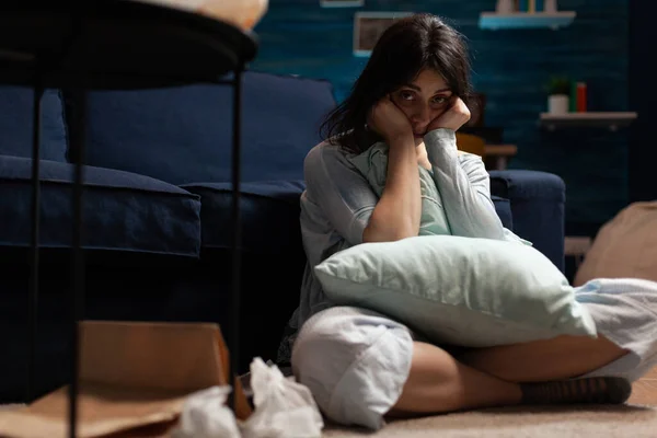Mujer traumatizada deprimida triste con problemas de depresión —  Fotos de Stock