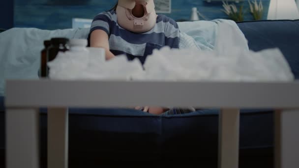 Close up of person with cervical neck collar looking at capsule tablets — Stock Video