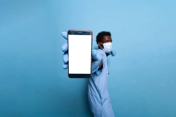 Medical assistant with vertical blank screen on smartphone