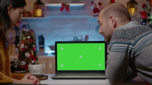 Couple using horizontal green screen on christmas eve — Stock Video