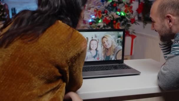 Couple chatting on video call with friends for christmas — Stock Video