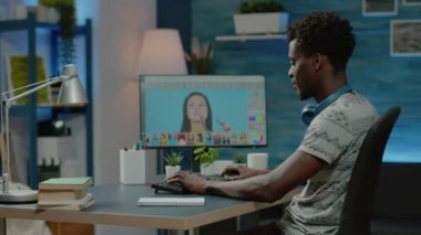 Illustrator düzenleme uygulaması kullanarak fotoğraflara rötuş yapıyor