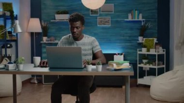 Girişimciyi iş görüşmesi için görüntülü konuşma kullanarak başlat