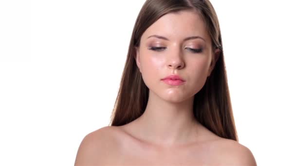 Beautiful woman applying make up on white background — Stock Video
