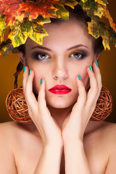 Gorgeous girl in fashion autumn concept — Stock Photo, Image
