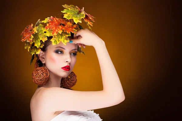 Mode Herbst Konzept der jungen Frau — Stockfoto