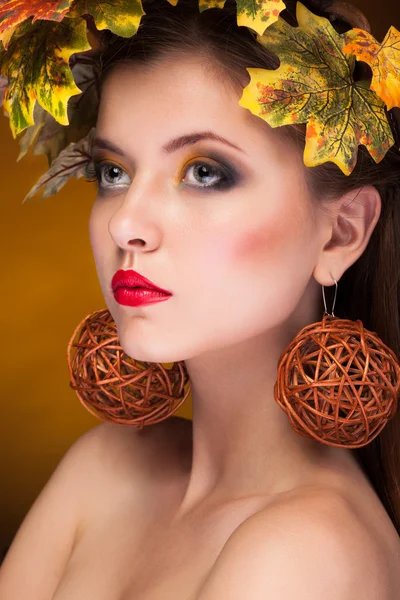 非常漂亮的模特时装秋季概念的肖像 — 图库照片