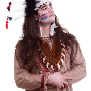 Beyaz arka plan üzerinde izole Kızılderili şefi