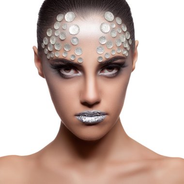 güzel esmer modeli ile yapay elmas moda makyaj