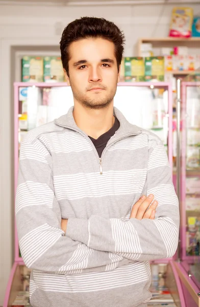 Customer in front of a pharmacy table — Stock Photo, Image