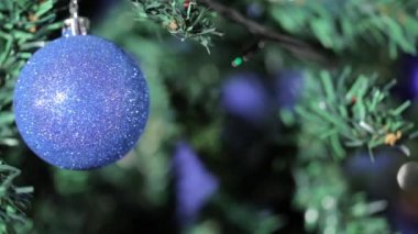 Mutlu Noeller. Ağaç Noel dekorasyonu ve süs eşyaları ile