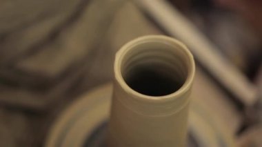 Yaşlı adamlar imalat stüdyosunda