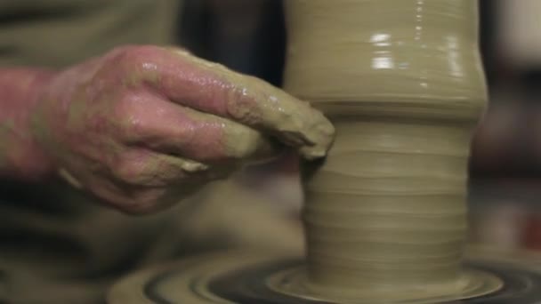 Old men manufactoring in his studio — Stock Video