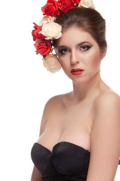 Nádherná sexy model s květy v hlavě — Stock fotografie