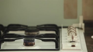 Bir soba yangın koyarak