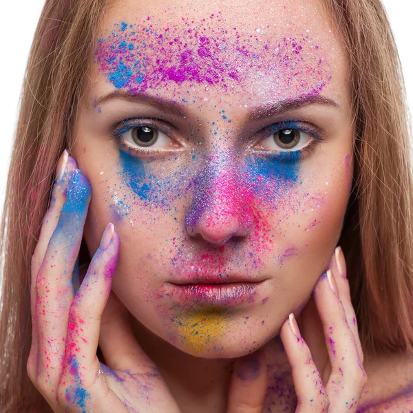 Menina com cores em pó de moda compõem no fundo branco — Fotografia de Stock