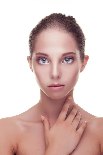 Hermosa chica con maquillaje aislado sobre fondo blanco — Foto de Stock