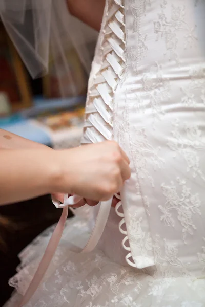 Novia preparándose para la boda — Foto de Stock