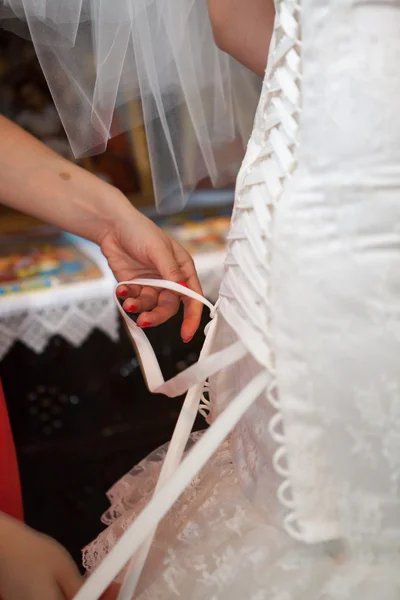 Novia preparándose para la boda — Foto de Stock