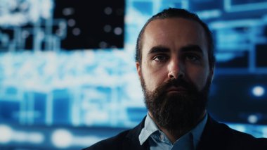 Bilgi işlem erkek uzmanı, derin öğrenme ve web sanal asistanı için yeni dijital yapay zeka ağları kurarak, akıllı teknolojik yenilik ve iş için gelecekteki büyüme stratejisini güvence altına alıyor. Kamera A.