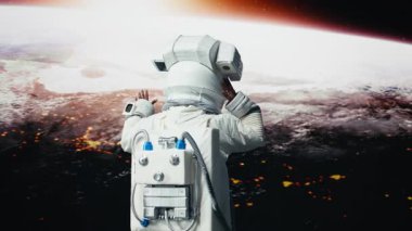 Kozmonot kıyafetli neşeli bir kadın dans hareketleri yapıyor. Gezegen keşfi görevine katılmaktan çok mutlu. Gezegen güzelliğinin heyecanıyla sevinen yörünge istasyonu mürettebatı, kamera A