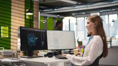 Kadın teknisyen üretici yapay zeka öğrenme algoritmalarını iş başında test ediyor. Yapay zeka ile BT profesyonel ölçeklendirme verimliliği büyük dil modeli kod, kamera A