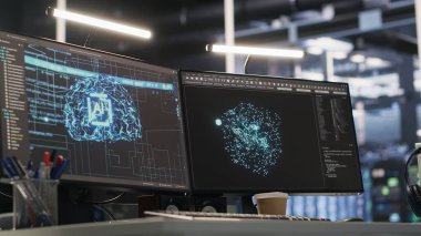 Sunucu çiftliği PC ekranlarını kapatın. Derinlemesine öğrenme verilerini işleyen rackmount 'ları takip edin. Bilgisayarda yapay zeka modeli geliştirmede kullanılan izleme cihazları, el kamerası görüntüsü