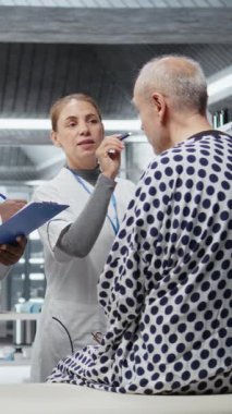 Dikey Video Laboratuvarı uzmanları ilaç testi sırasında hastanın hayati organlarını analiz ediyor, tedavi güvenliğini, dozaj reaksiyonlarını ve bir çalışmanın yan etkilerini değerlendiriyor. Sağlık hizmetlerinde yenilik ve önleme