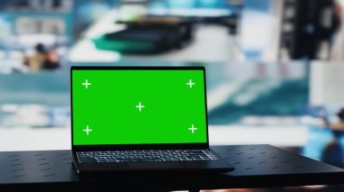 İzole edilmiş bir dizüstü bilgisayarı olan yüksek teknoloji askeri kontrol merkezi, silahlı kuvvetler taktikleri ve savaş planlaması için veri toplamak için kullanılan uydu taktikleri. Küresel operasyonlar Kamera A.