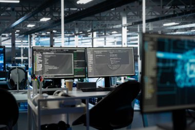 Veri merkezindeki PC monitörlerindeki yapay zeka uygulama arayüzü ve bulut hizmetleri sunan platformlar. Yapay zeka otomasyonu için kullanılan sunucu merkezine makine öğrenme algoritmaları yerleştirmek için kullanılan bilgisayarlar