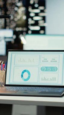 Dikey Video Yüksek uçlu boş çalışma alanı öngörü için veri tabanlı dizüstü bilgisayar özellikleri. Kurumsal planlama, analitik ve performans göstergeleri için modern alan seti