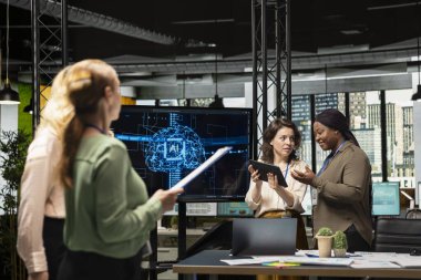 Çeşitli ortaklardan oluşan güçlü bir ekip TV monitöründen analitik üretti, geliştirmeyi teşvik etmek ve kurumsal hedeflere ulaşmak için makine öğrenme araçları ve sinirsel ağlar uyguladı.