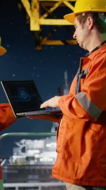 Dikey Görüntü Mühendisi, deniz aşırı petrol platformu işlemleri için yapay zeka sistemlerini inceleyerek, sinir ağları ve derin öğrenme simülasyonları yoluyla yakıt çıkarma işlemini yönetir. Yakıt üretimi