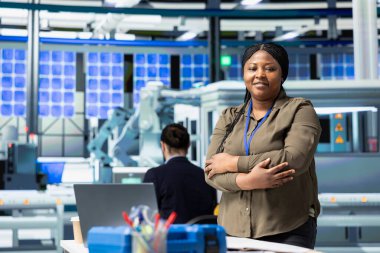 Yeni üretim stratejisi konusunda uzman rehberliği sağlayan güneş paneli danışmanı, sürdürülebilir çözümler ve kalkınma için endüstriyel içgörü ile yeşil enerji hedeflerini birleştirerek.