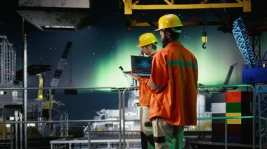 Mühendisler kuzey ışıkları altında nöral ağlar tarafından desteklenen 3 boyutlu animasyon simülasyonları kullanarak, deniz petrol endüstrisinde petrol üretimi için açık deniz sondaj sondaj sondaj sondaj sistemlerini analiz ediyorlar. Kamera A.