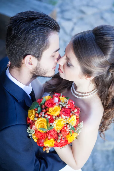 Kissing bride and groom from up shooting — Stockfoto