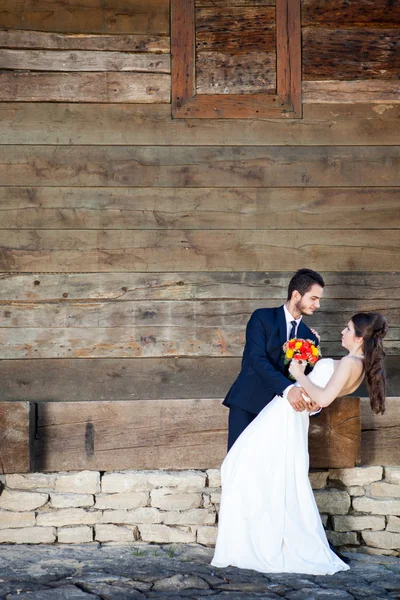 Groom holding gently the bride — Φωτογραφία Αρχείου