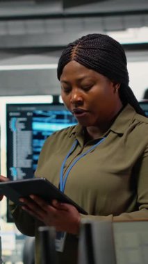 Dikey video mühendisleri başlangıçta yapay zeka itici pazar yeniliği üzerinde çalışıyorlardı. Afrikalı Amerikan teknoloji ajansı iş arkadaşları işlemleri optimize etmek için makine öğrenimi uyguluyorlar ve