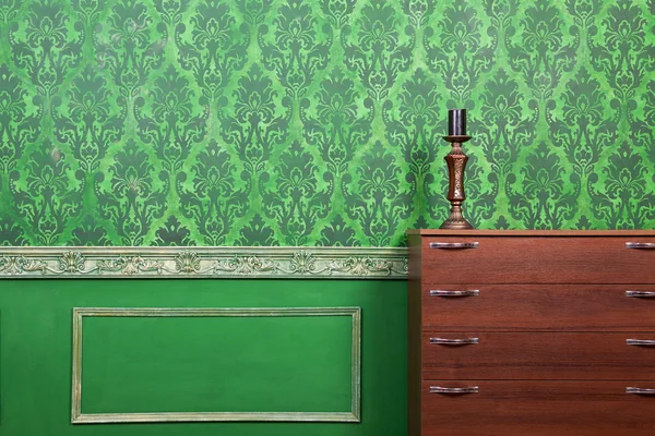 Kaars op de meubels in vintage kamer met rococo patroon CHTERGRO — Stockfoto