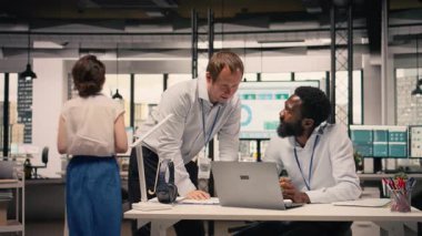 Kurumsal işbirliği, çeşitli profesyoneller, iş zekası, tahmini veri, dizüstü bilgisayar ve raporlar, üretkenlik ve karar verme. Verimlilik, organizasyonel veri analizi.